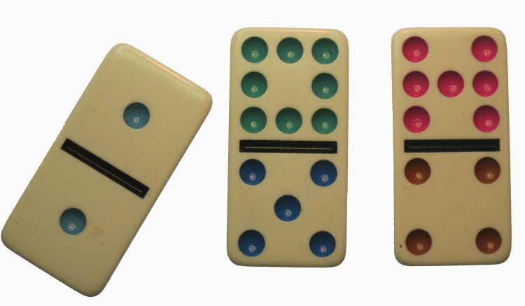 Colorful Dot Plastic Dominoes (4) - Click Image to Close