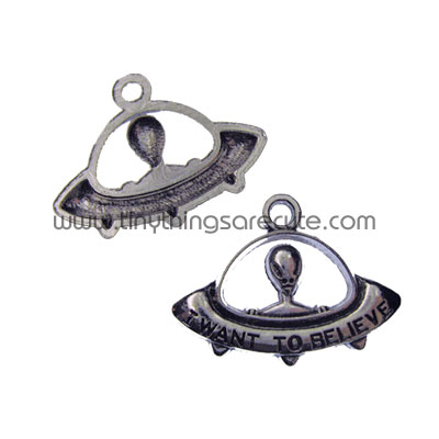 I WANT TO BELIEVE Alien Spaceship Charms (4) - Click Image to Close