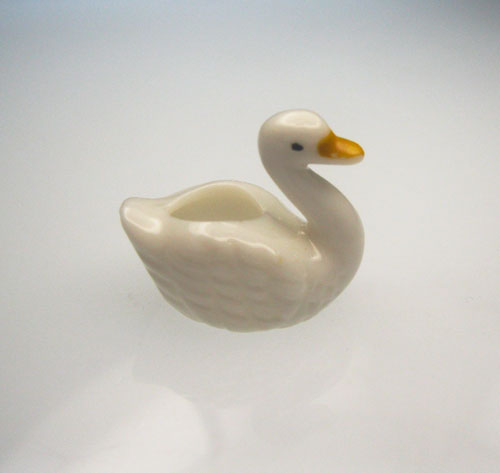 Ceramic White Goose Planter (1) - Click Image to Close