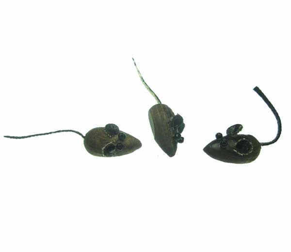 Three Wooden Mice - Click Image to Close